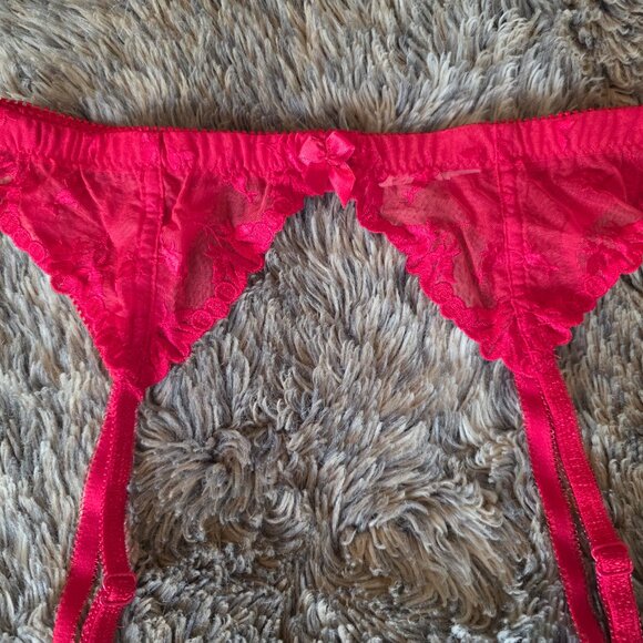 Victoria's Secret red lace 3-item set. 34C bra, thong & garter - Picture 6 of 7